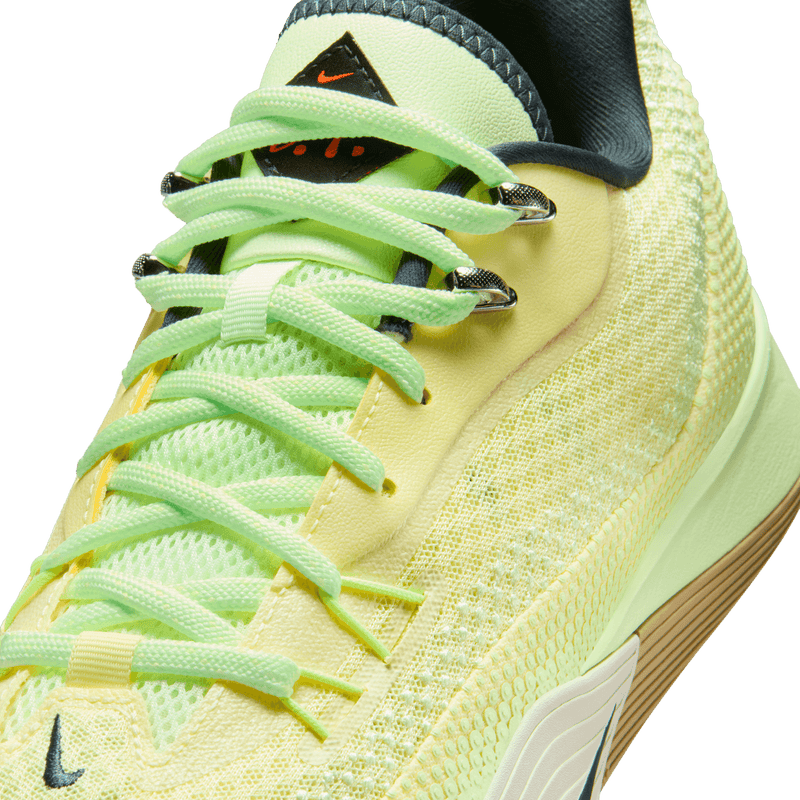 Nike S.T. Flare HF0219-800
