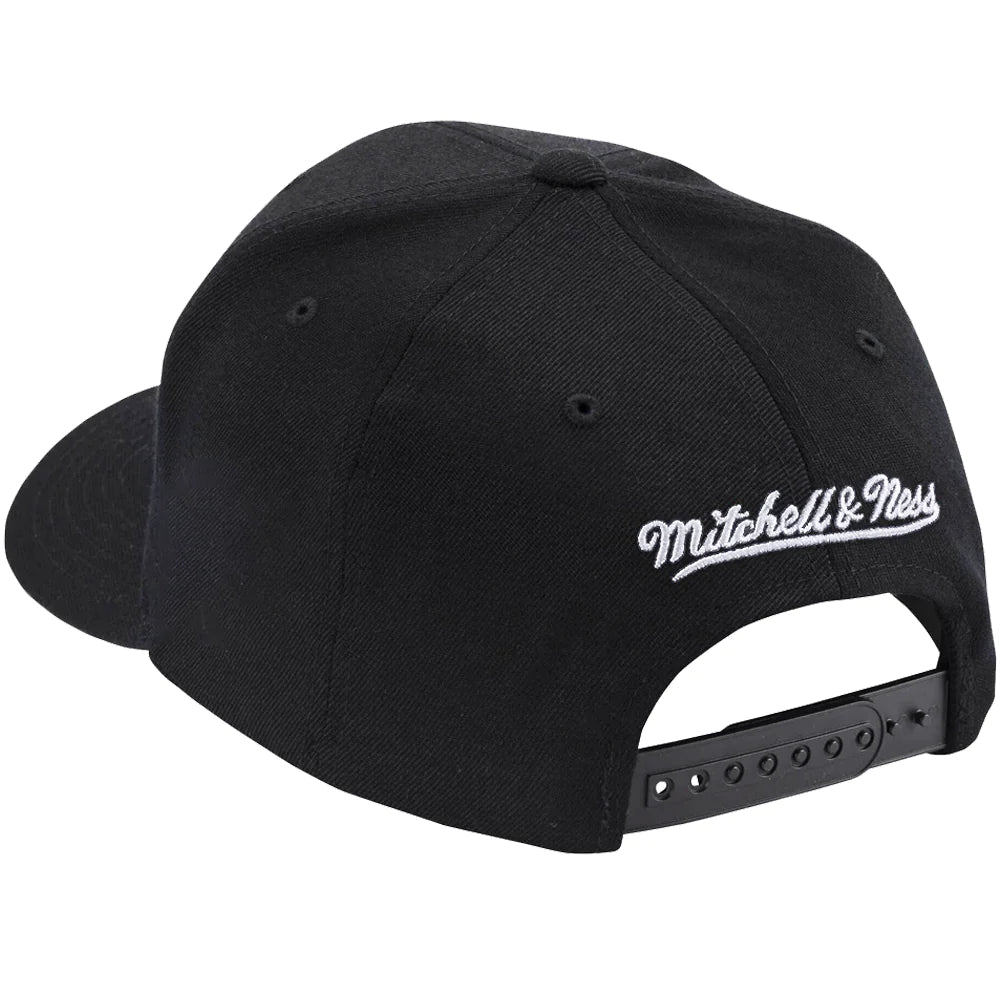 M&N NBA Team Script Stretch Snapback - Chicago Bulls